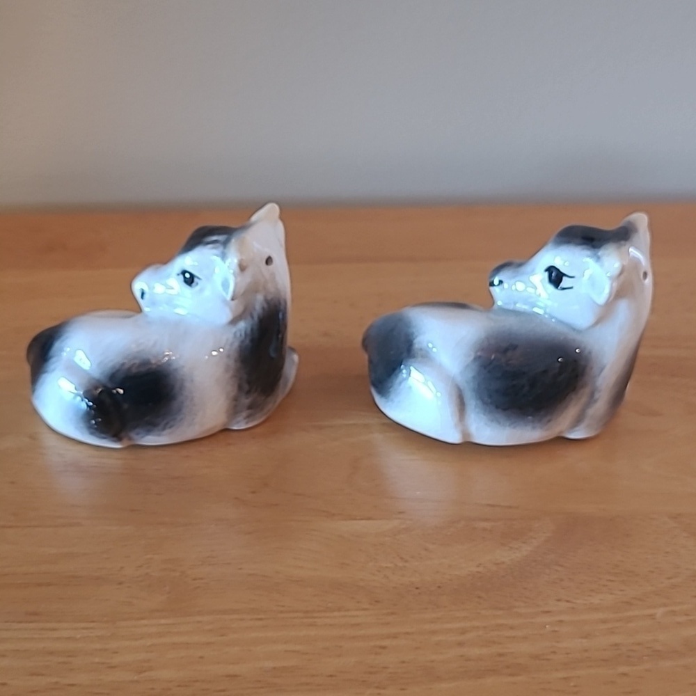 VINTAGE Handcrafted Ceramic Cow Salt and Pepper Shakers - Picture 3 of 14
